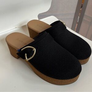 Rothy’s The Classic Clog Black Platform Gold Buckle Size 8 Like New Slip-On Mule